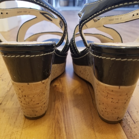 Prada black patent wedge sandals, size 38, excellent condition - Picture 5 of 8